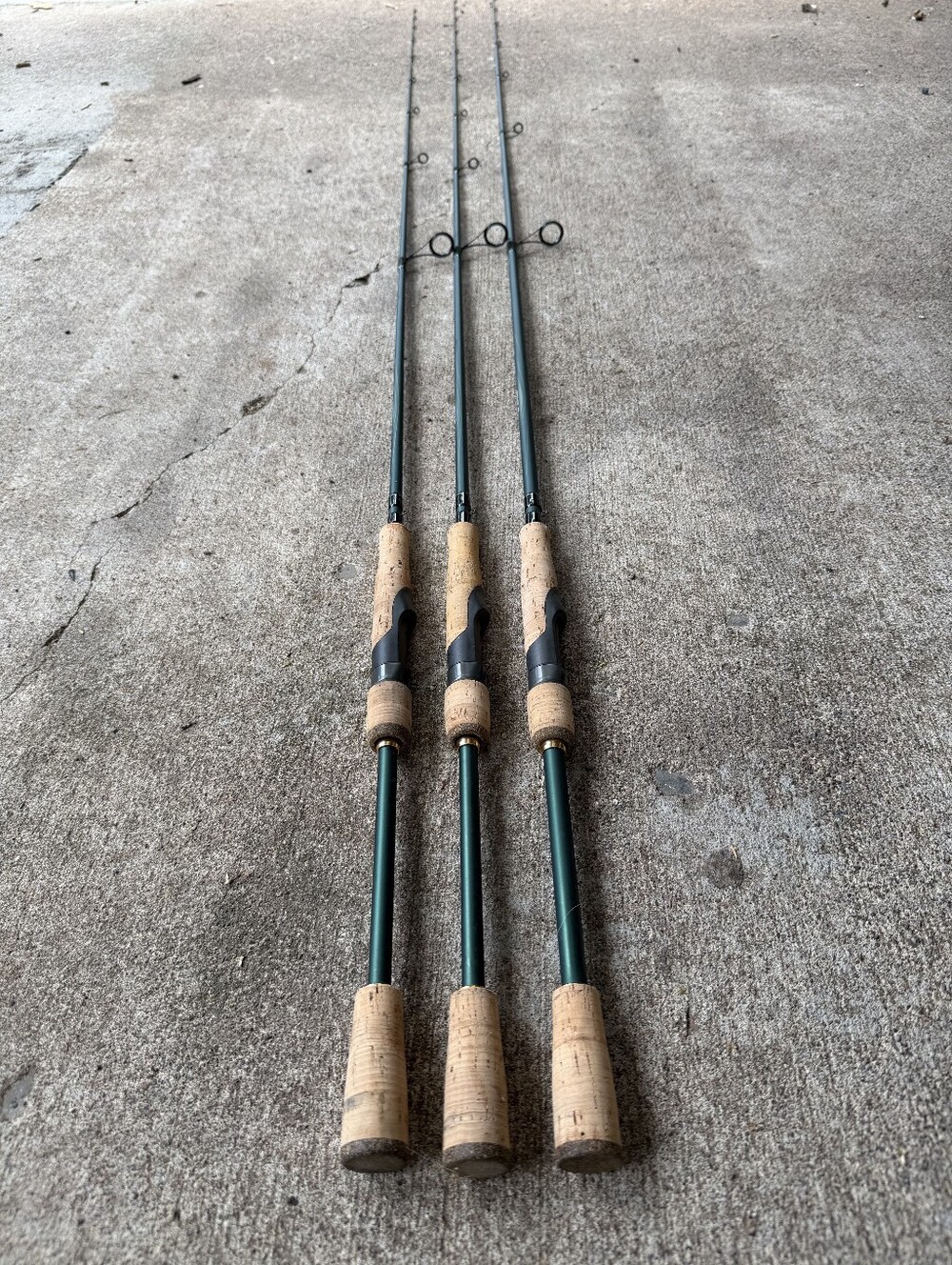 Cork-Handle Green Fishing Rod Bundle - Daiwa